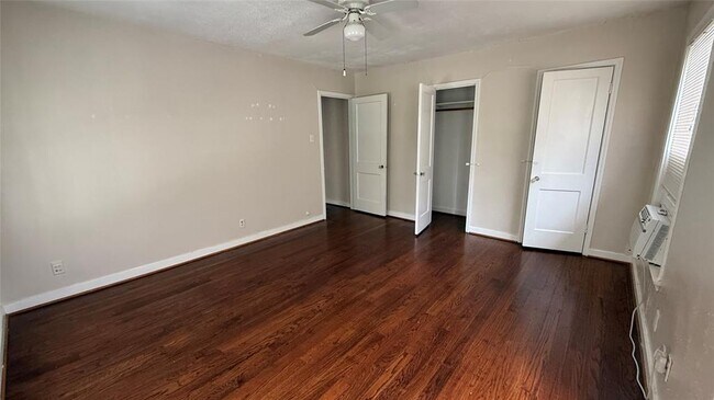 Building Photo - 4402 Roseland St