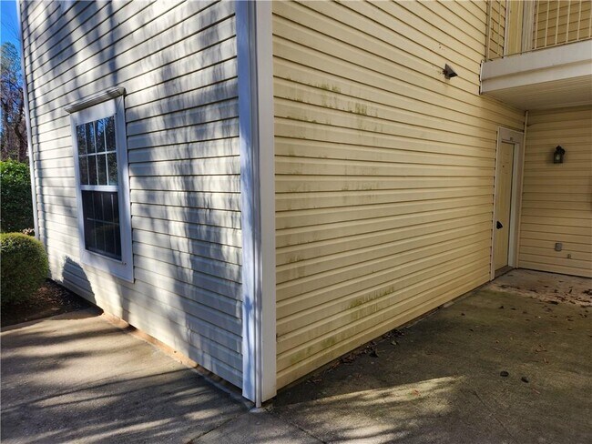 Building Photo - 1411 Keys Crossing Dr NE