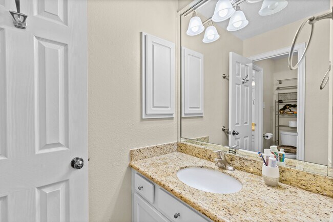 Building Photo - 27 E Artist Grove Cir