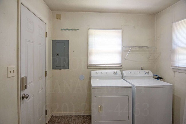Building Photo - Cozy Living 2-Bedroom Home