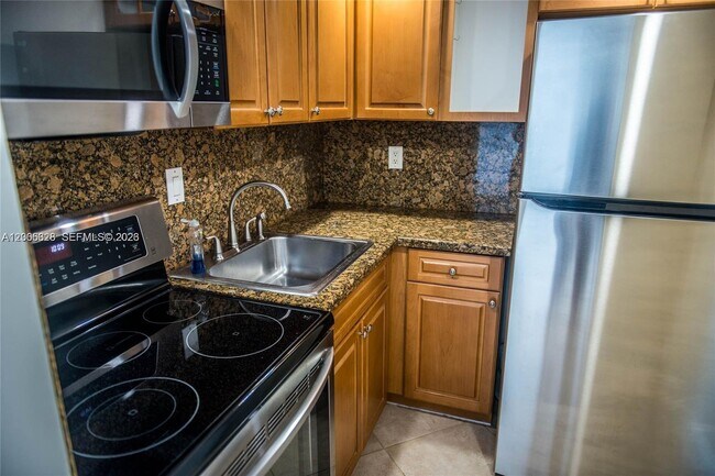 Building Photo - 8617 SW 68th Ct