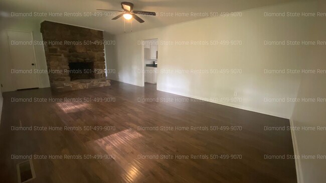 Building Photo - 4 bedroom 2 bath home for rent