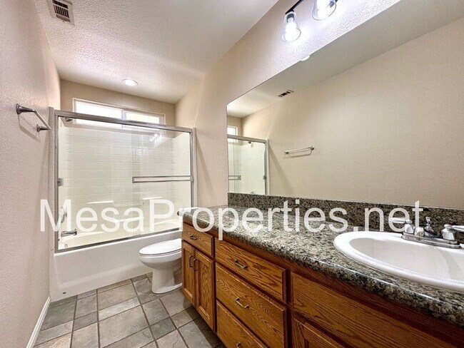 Building Photo - 15601 Sultana St