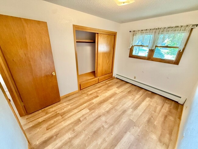 Building Photo - 4 Bedroom - 2 Bath Ranch Style Home with 2 car attached garage in Loveland, Colorado