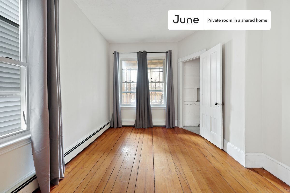 Building Photo - Room in Shared 4 bed/1 bath home