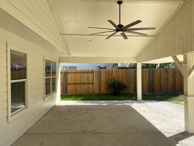 Building Photo - 18911 Brownstone Mills Dr