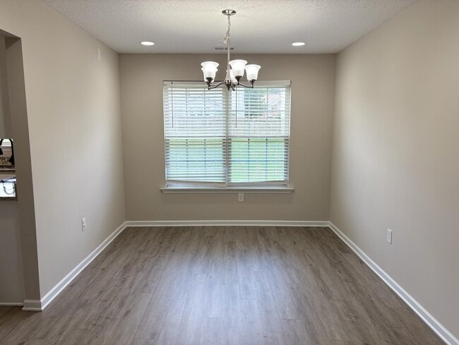 Building Photo - 2303 Highland Park Dr