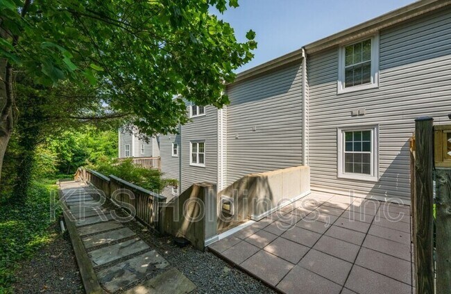 Building Photo - 2050 N Calvert St