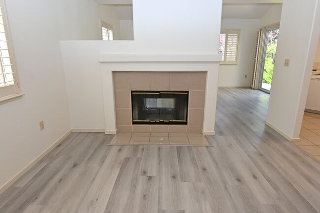 Building Photo - 2 story home, gated community, near Shops ...