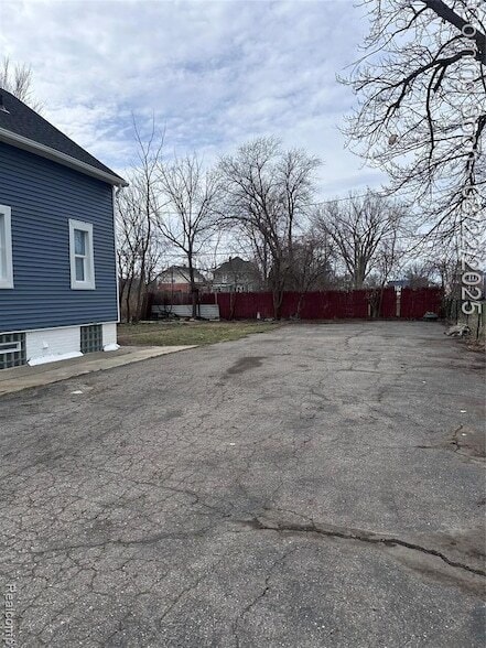 Building Photo - 8857 Charlevoix St