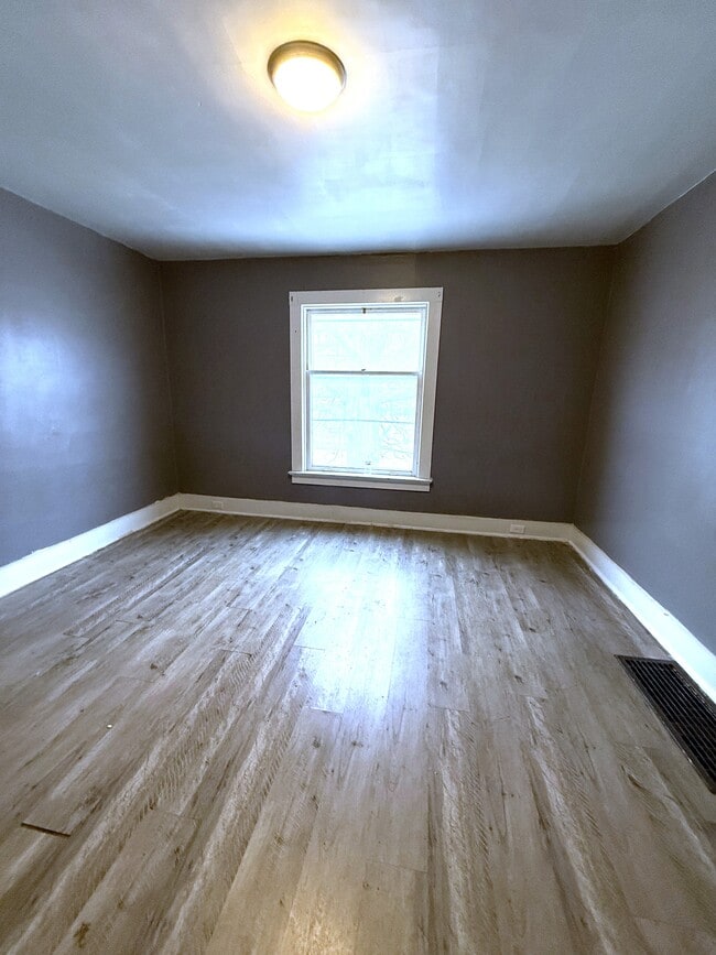 Building Photo - 428 E 27th St