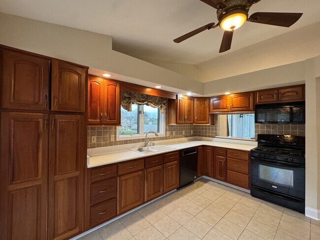 Building Photo - 128 Bokoshe Cir