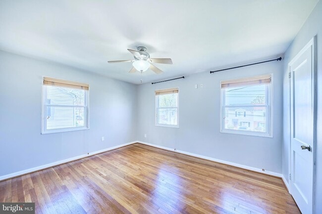 Building Photo - 2319 Riverview Terrace