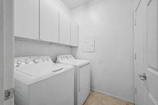 Building Photo - 15235 W Windward Ave