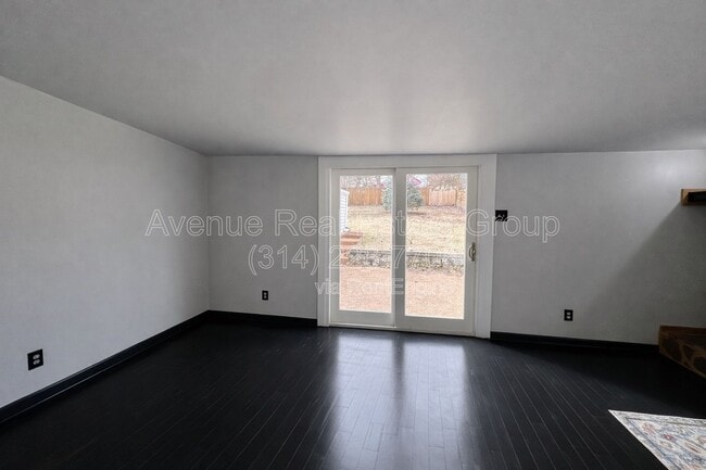 Building Photo - 449 Crest Ave