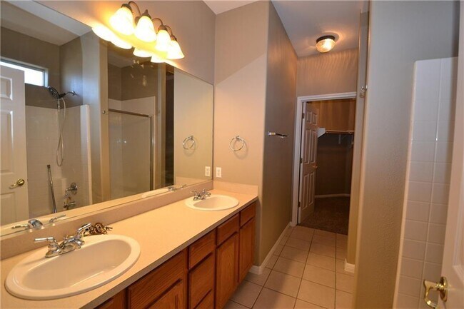 Building Photo - 5624 Toscana Ave