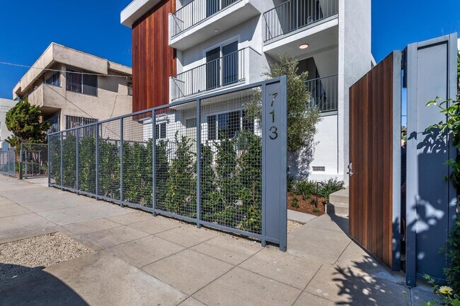 Building Photo - 713 New Depot St