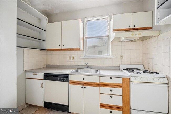 Building Photo - 859 N 21st St