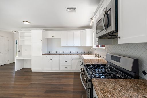 Building Photo - 23906 Hamlin St