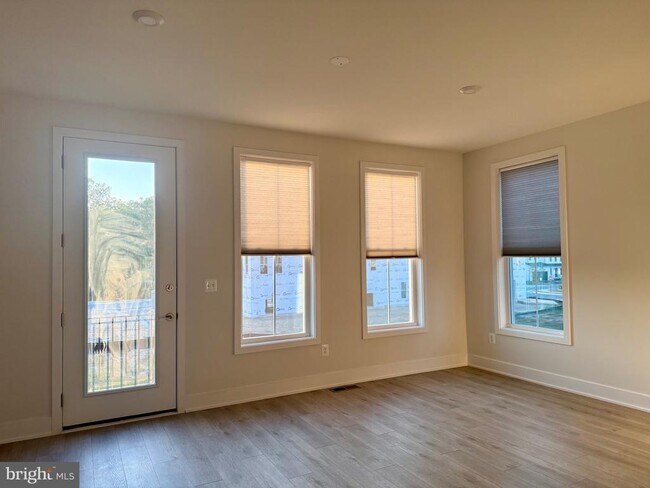 Building Photo - 120 Galaxy Pl