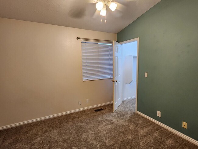 Building Photo - 3 Bd 2 Bath Home with Office