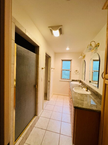 Building Photo - 7757 Country Ln