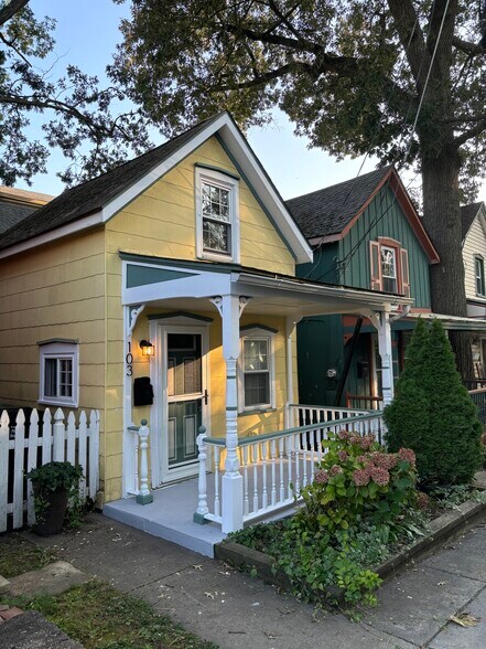 Primary Photo - 103 1st Ave