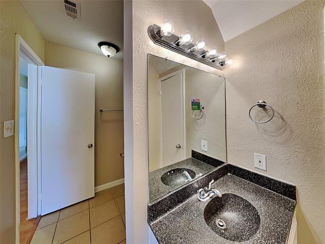 Building Photo - 1386 Southridge Dr