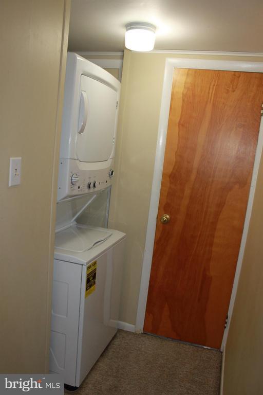 Building Photo - 122 E Queen St