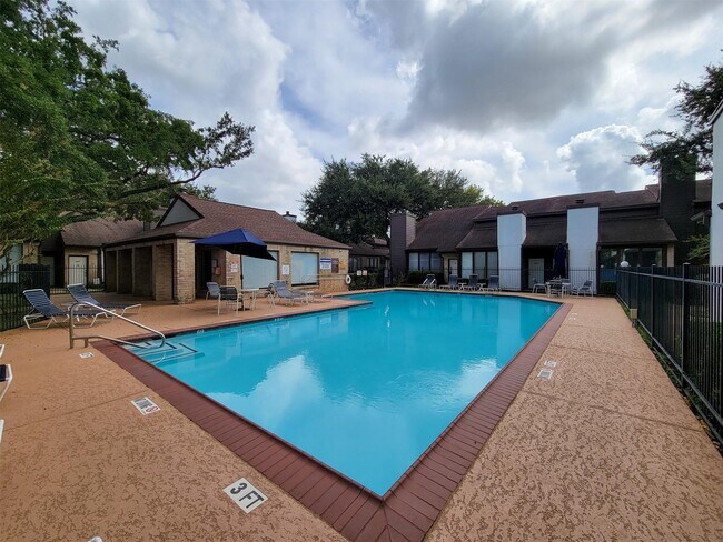 Building Photo - 2601 S Braeswood Blvd