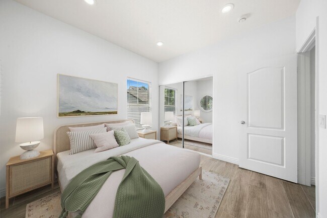 Building Photo - Upgraded 2-Bedroom in Gated Summit Community