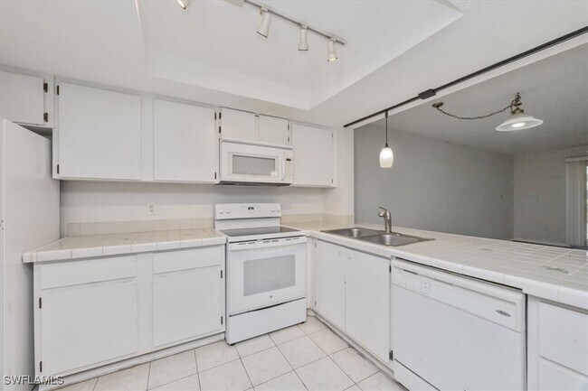 Building Photo - 2350 Naples Trace Cir