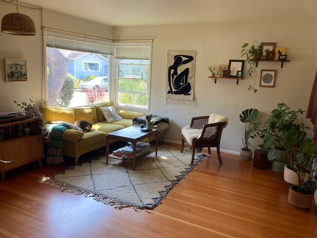 Building Photo - 715 Gilroy Dr