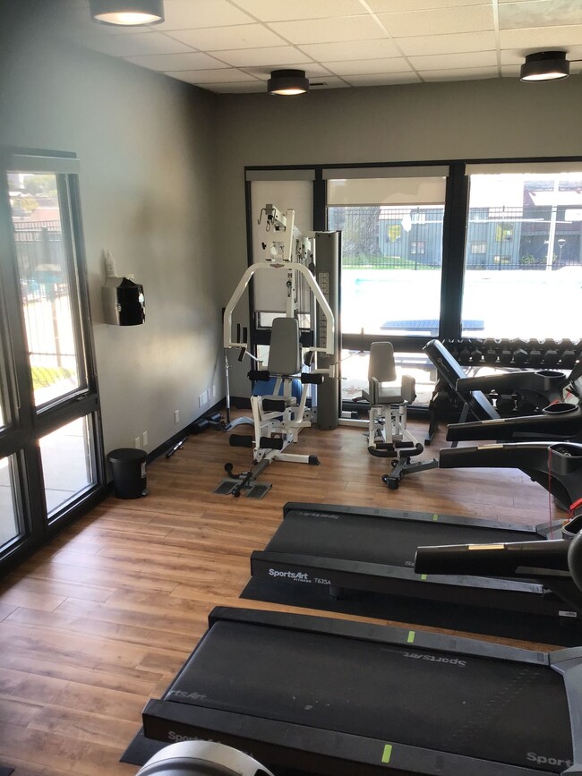 Building Photo - Spacious 2 Bedroom in Downtown Omaha