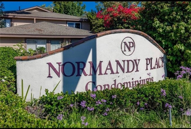 Building Photo - 1710 Normandy Pl