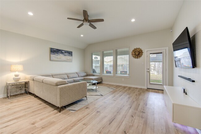 Building Photo - 22534 Petrizzi Ln