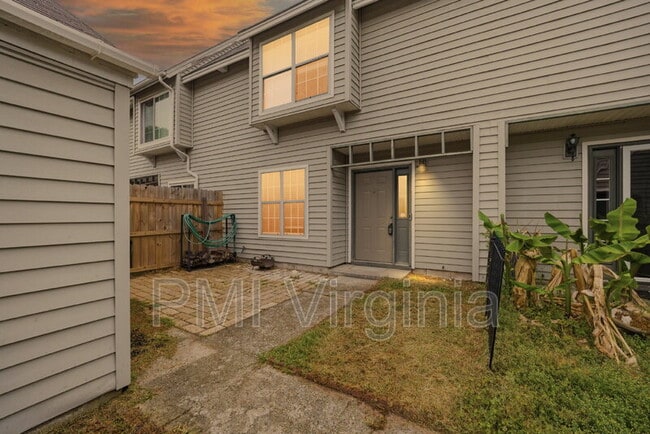 Building Photo - 5140 Glenwood Way