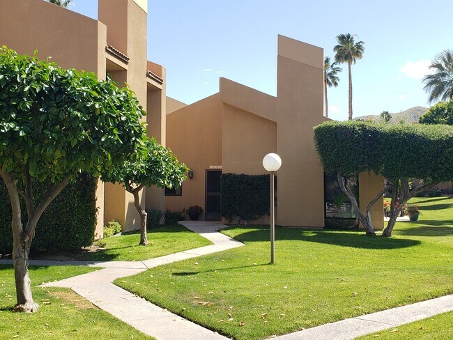 Building Photo - 1655 S Beverly Dr