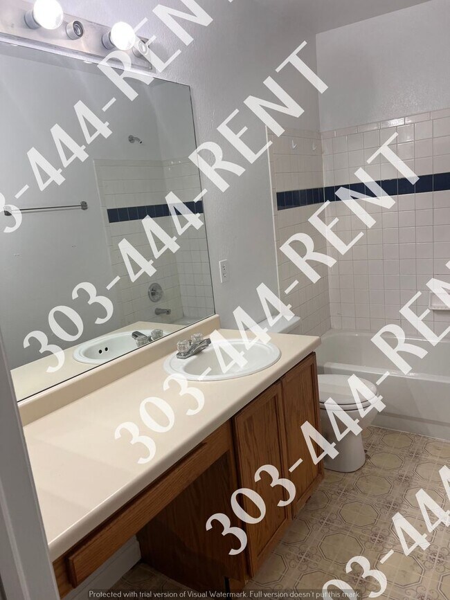 Building Photo - Single Family Ranch Style Home In Aurora!