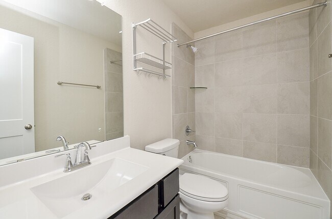 Building Photo - 6807 Vista Ledge Dr