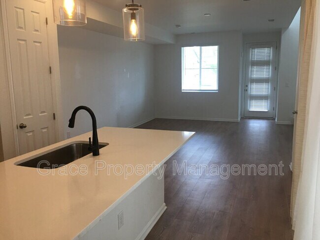 Building Photo - 9681 Truckee St