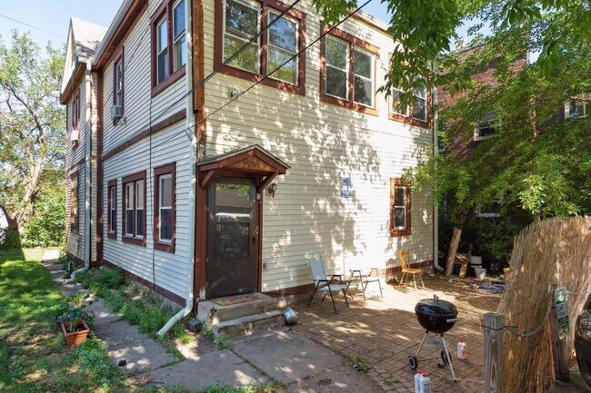 Building Photo - 2515 Lyndale Ave S