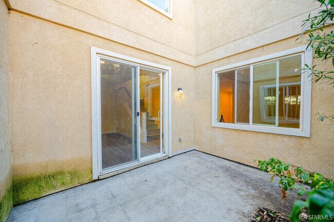 Building Photo - 5476 Summerfield Dr