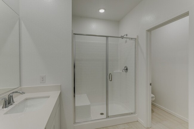 Building Photo - Modern Townhome Living in Henderson’s Historic Water District!