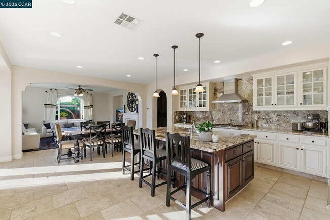 Building Photo - 1041 S Wedgewood Rd