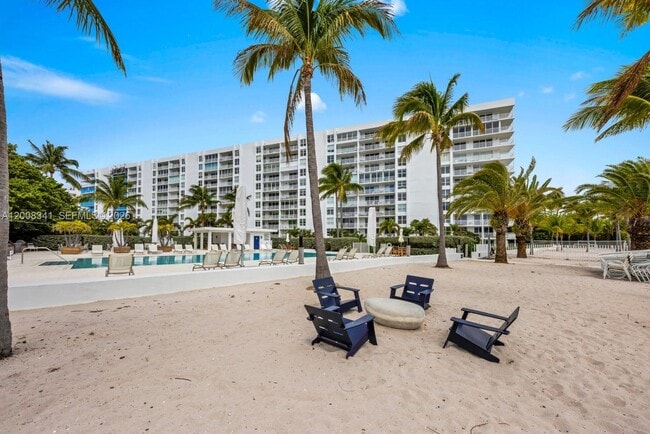 Building Photo - 607 Ocean Dr