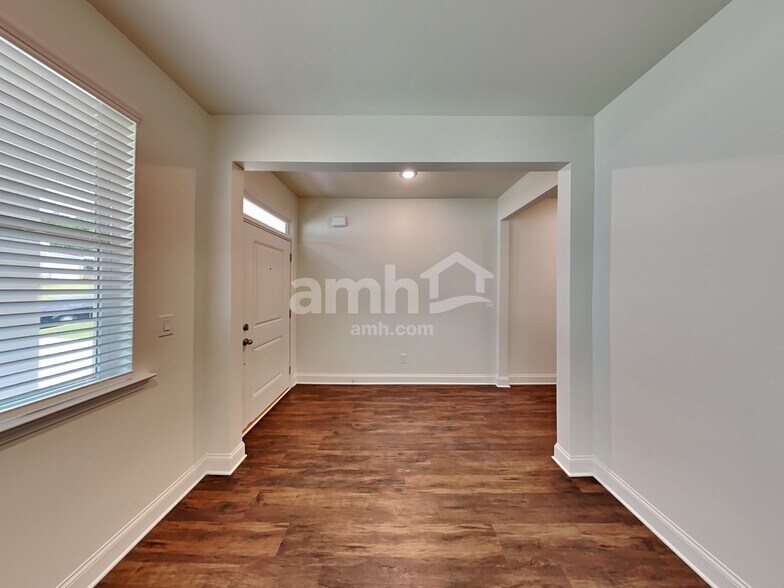 Building Photo - 231 Pecan Dr