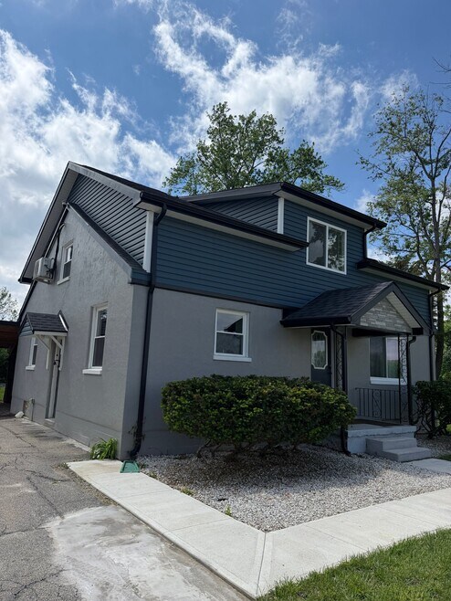 Building Photo - 4437 E Kitridge Rd