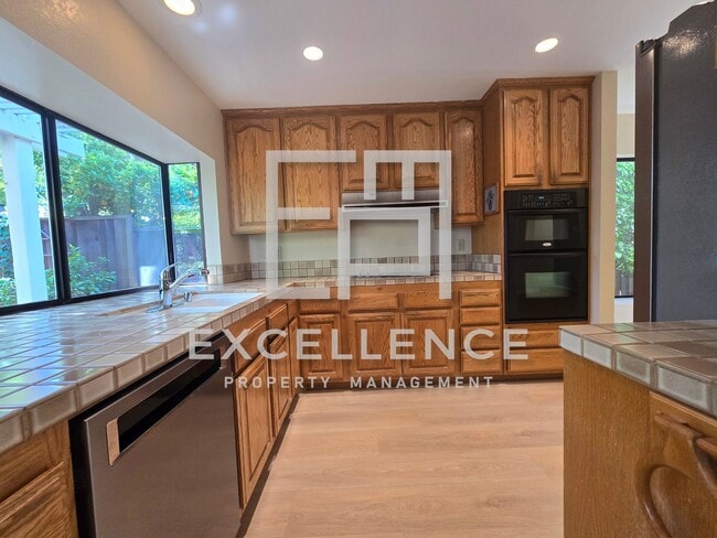 Building Photo - Beautiful 3/2 House - Dogs Negotiable, All New LVT Flooring, Covered Patio and Yard