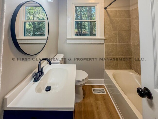 Building Photo - 1108 Henderson Ave